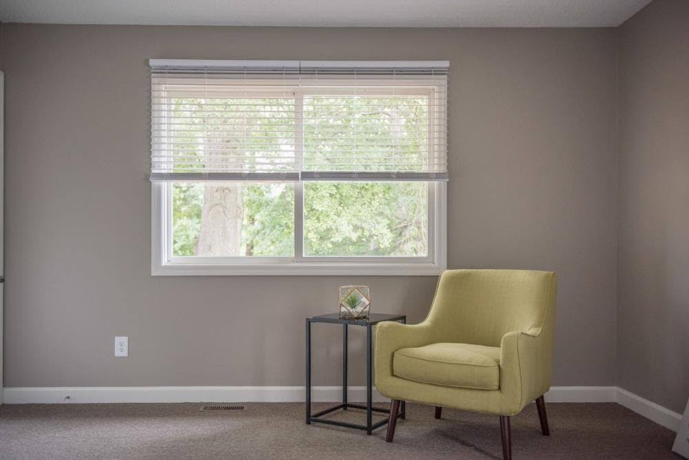 Cordless Soft White Faux Wood Room Darkening Blinds G428