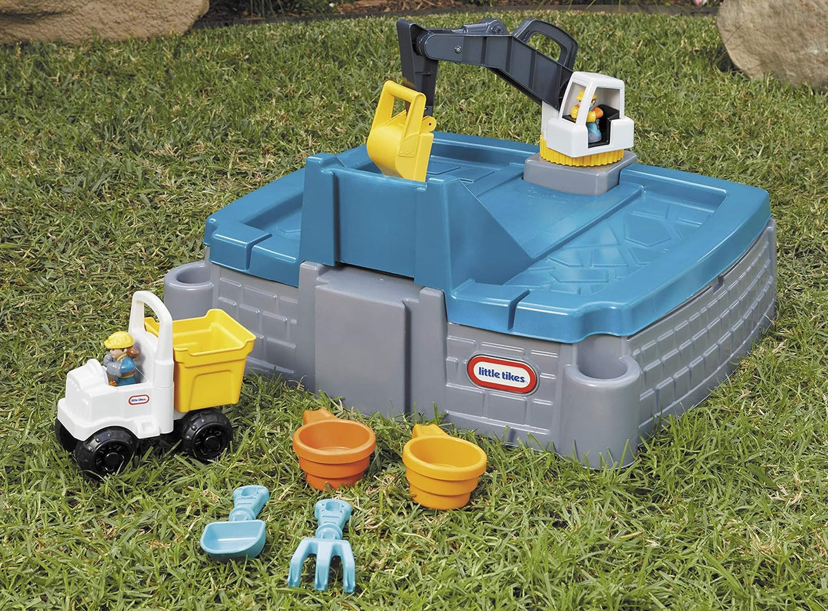 Dirt Diggers Excavator Sandbox with Lid and Play Sand Accessories T770067