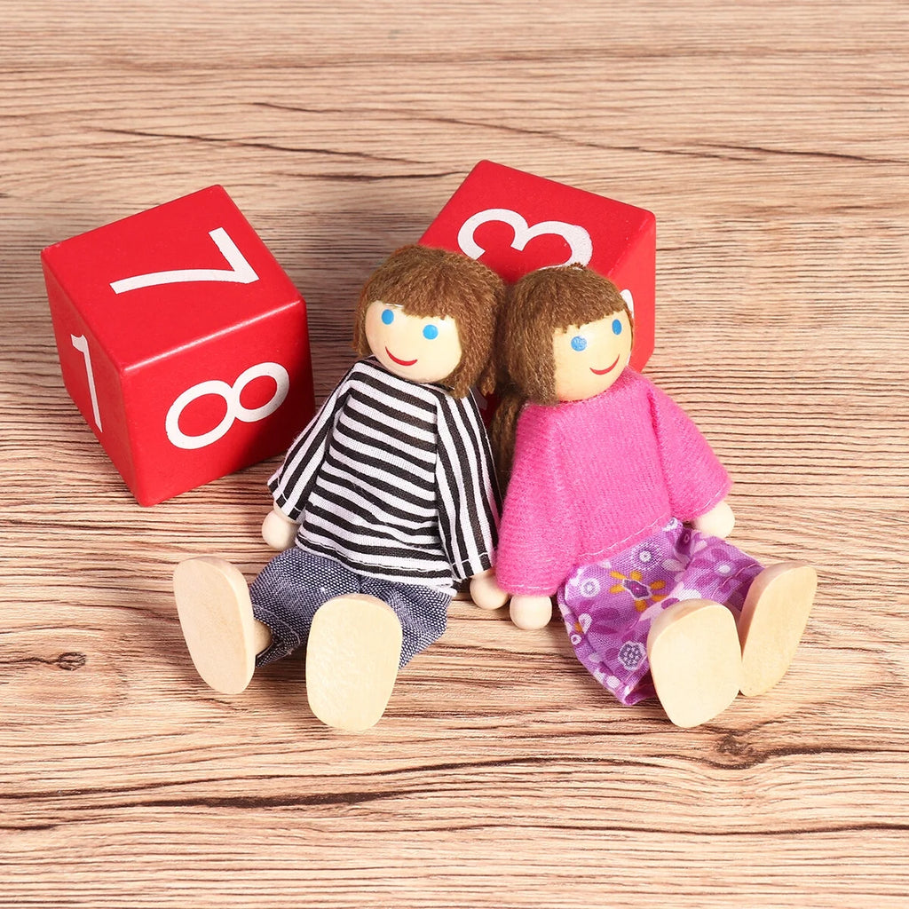 7 Pieces Wooden Dollhouse Family Figures E59092