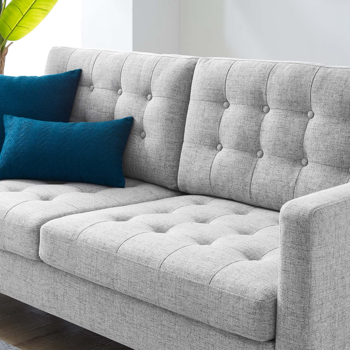 Light Gray Tufted Fabric Sofa B75884
