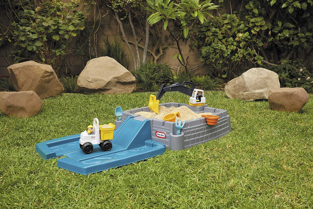 Dirt Diggers Excavator Sandbox with Lid and Play Sand Accessories T770067