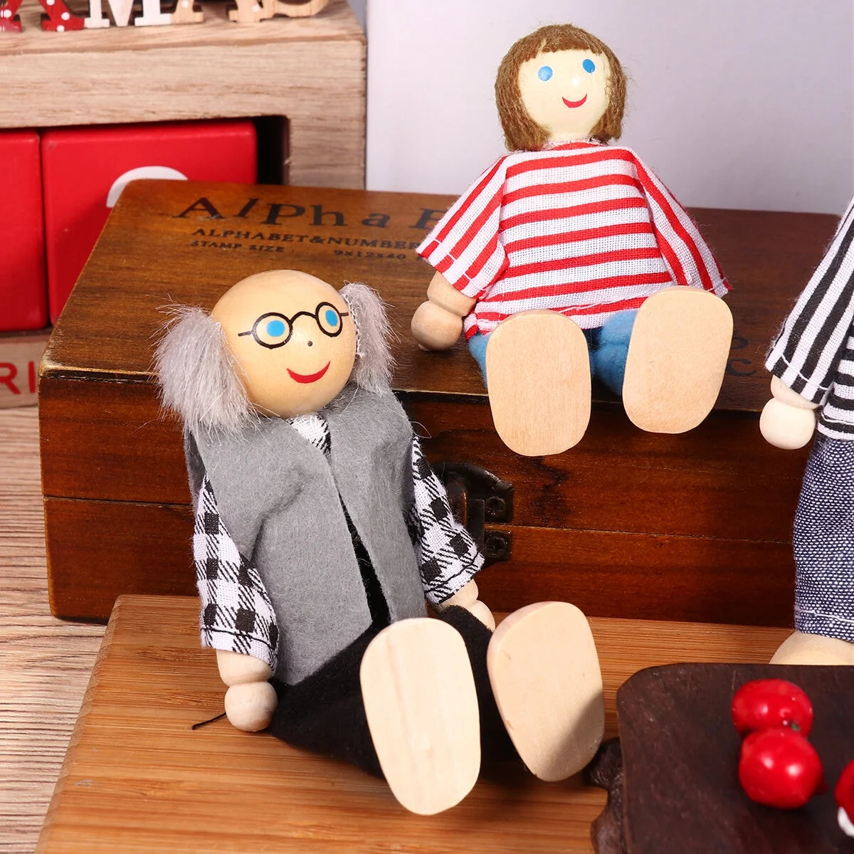7 Pieces Wooden Dollhouse Family Figures E59092